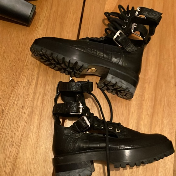 AMIRI CUT OUT COMBAT BOOT - Picture 4 of 12